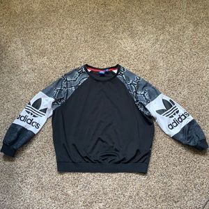 Adidas size Medium snake detail crewneck
